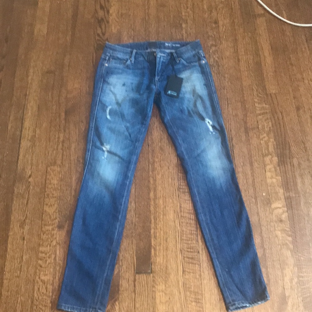 NWT Marciano Distressed Low Rise The Skinny Jeans